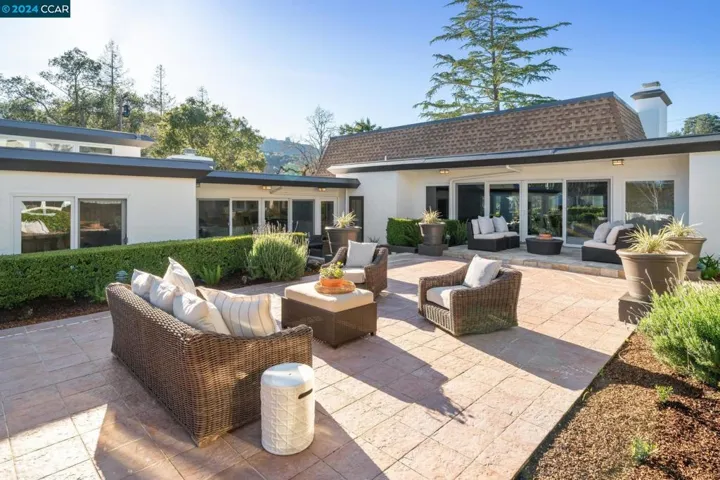 32 Hacienda Circle, Orinda, California 94563