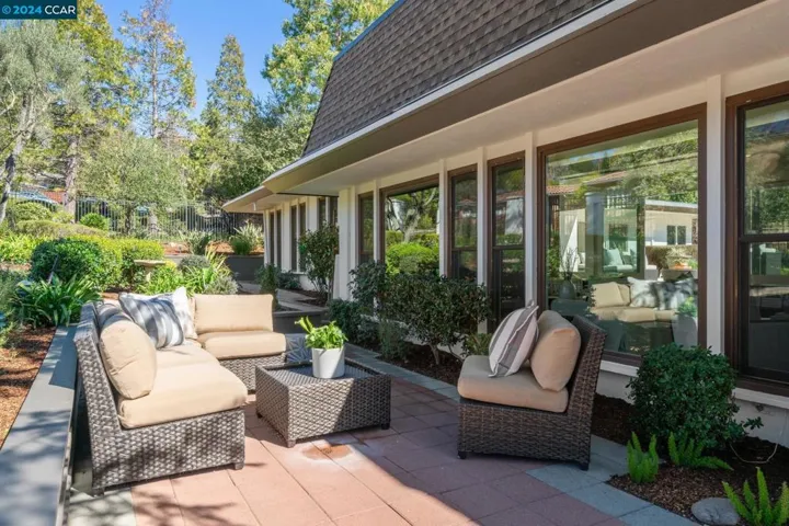 32 Hacienda Circle, Orinda, California 94563