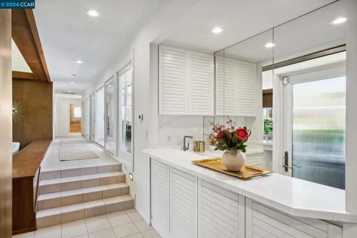 32 Hacienda Circle, Orinda, California 94563