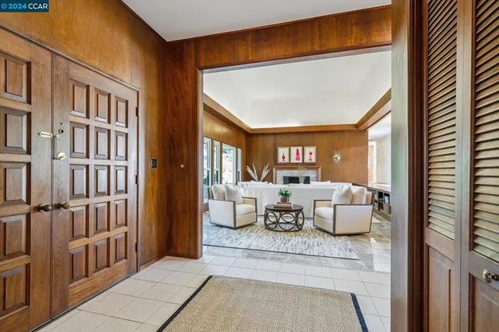 32 Hacienda Circle, Orinda, California 94563