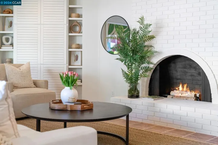 32 Hacienda Circle, Orinda, California 94563