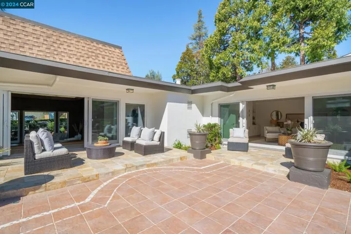 32 Hacienda Circle, Orinda, California 94563