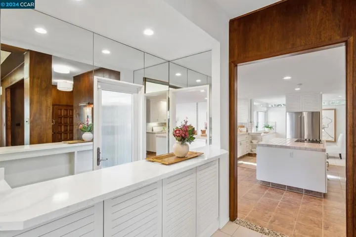 32 Hacienda Circle, Orinda, California 94563