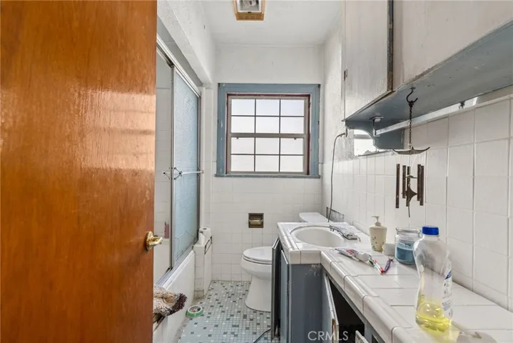 6039 4th Avenue, Los Angeles, California 90043