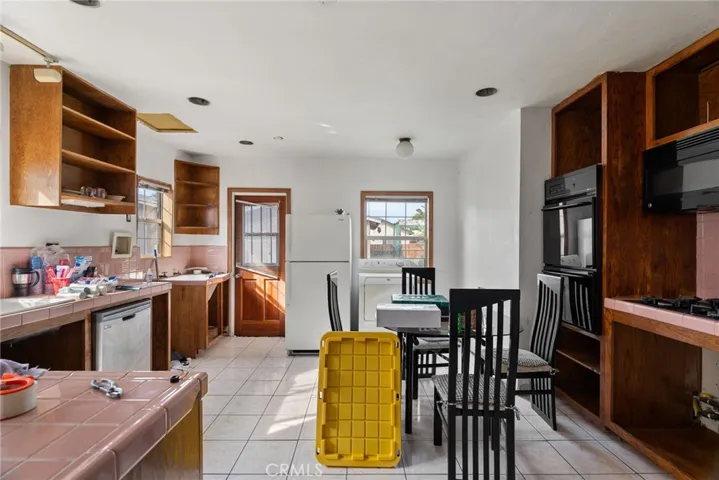 6039 4th Avenue, Los Angeles, California 90043