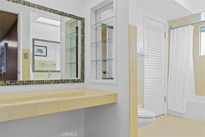 Large guest bathroom