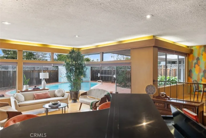 Ceiling-to-floor windows overlooking backyard