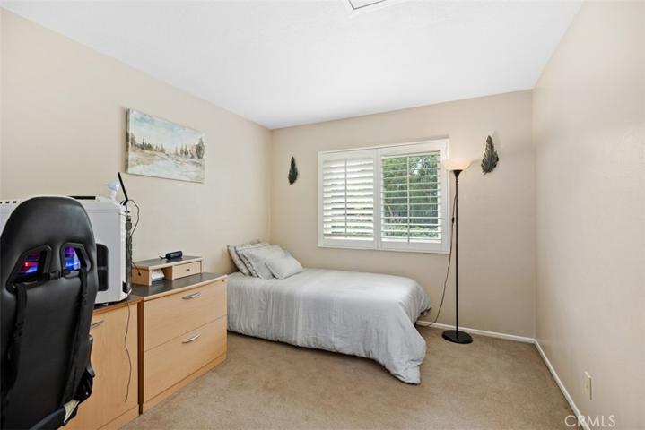 Guest bedroom.