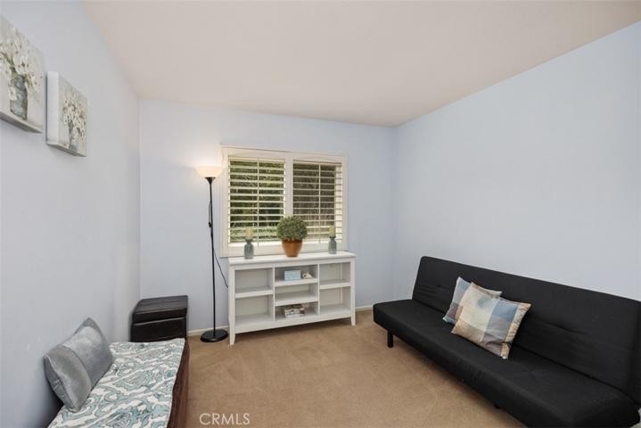 Guest bedroom.