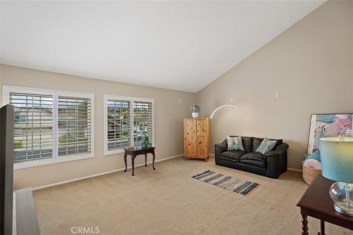 Large bonus room.