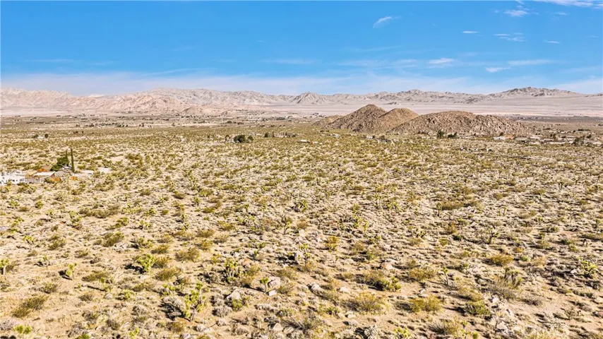 7 Emerald, Lucerne Valley, California 92356