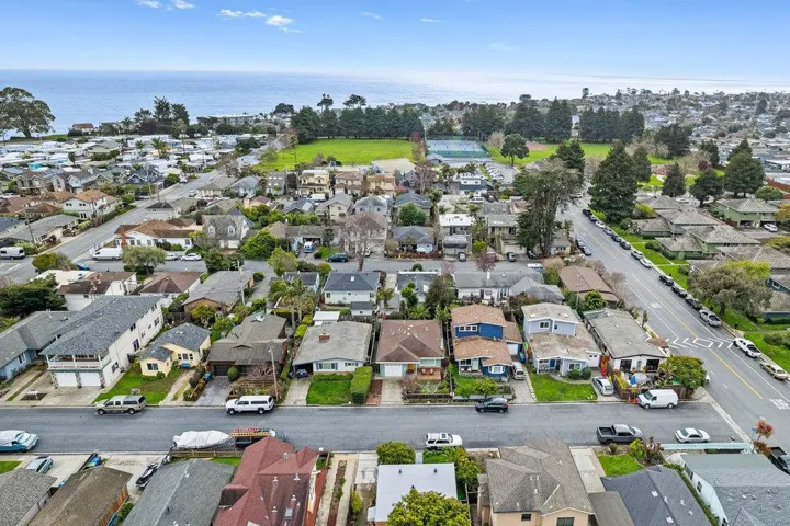 4570 Jewel Street, Capitola, California 95010