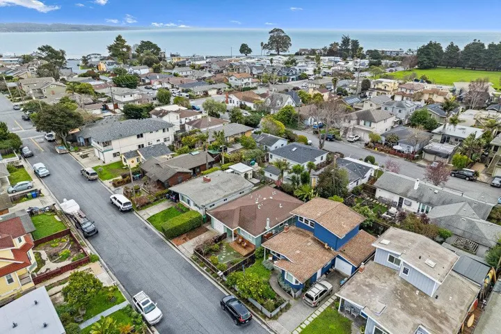 4570 Jewel Street, Capitola, California 95010
