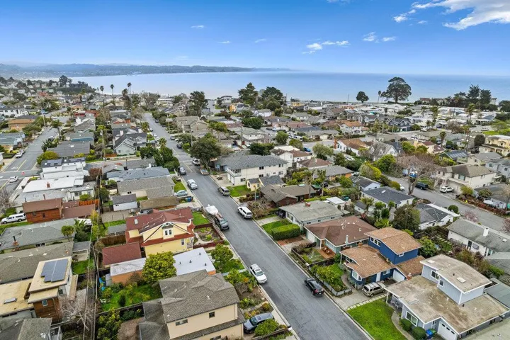 4570 Jewel Street, Capitola, California 95010
