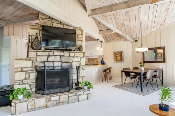 11 De Amaral Road, Carmel Valley, California 93924