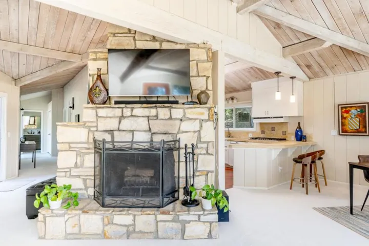 11 De Amaral Road, Carmel Valley, California 93924