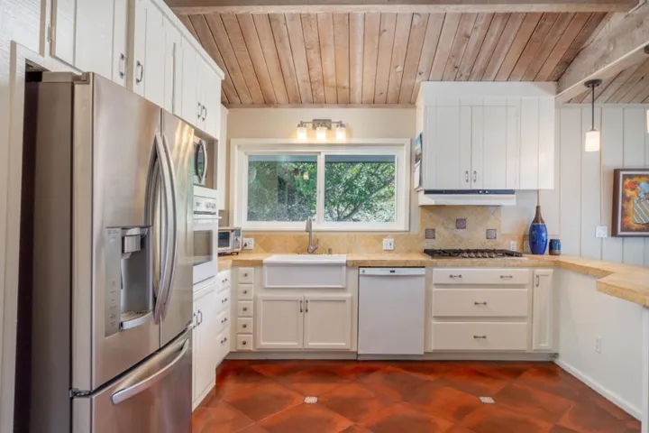 11 De Amaral Road, Carmel Valley, California 93924