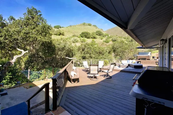 11 De Amaral Road, Carmel Valley, California 93924