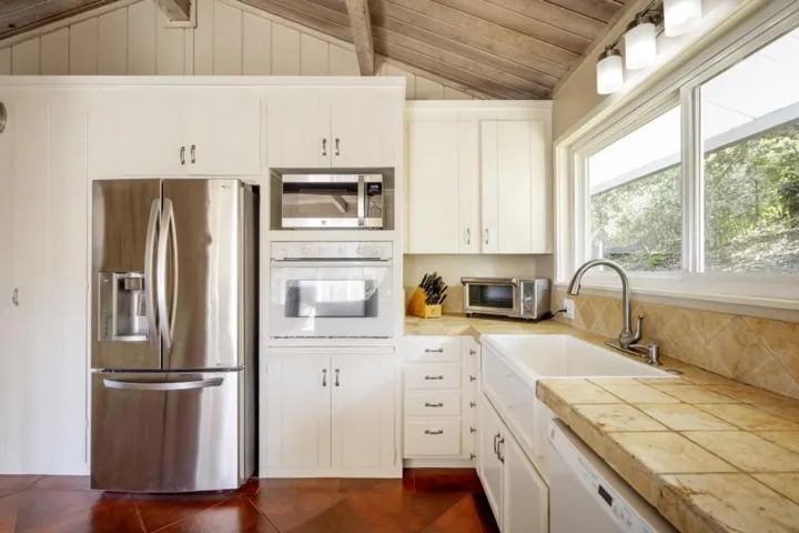 11 De Amaral Road, Carmel Valley, California 93924