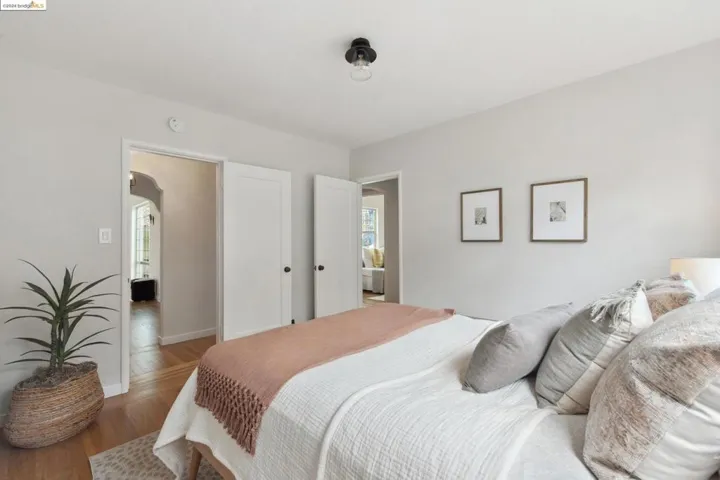 5057 Cochrane Avenue, Oakland, California 94618-2703