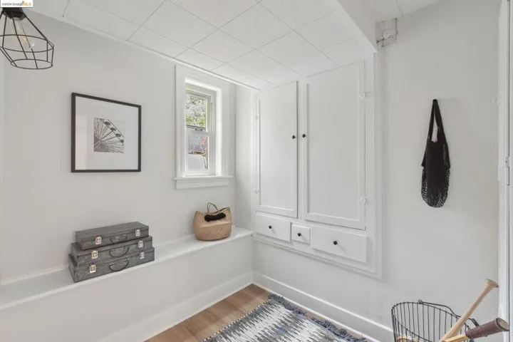 5057 Cochrane Avenue, Oakland, California 94618-2703