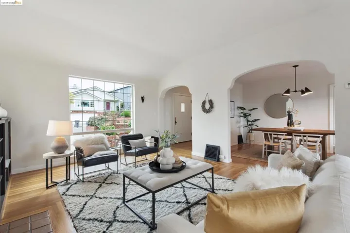 5057 Cochrane Avenue, Oakland, California 94618-2703