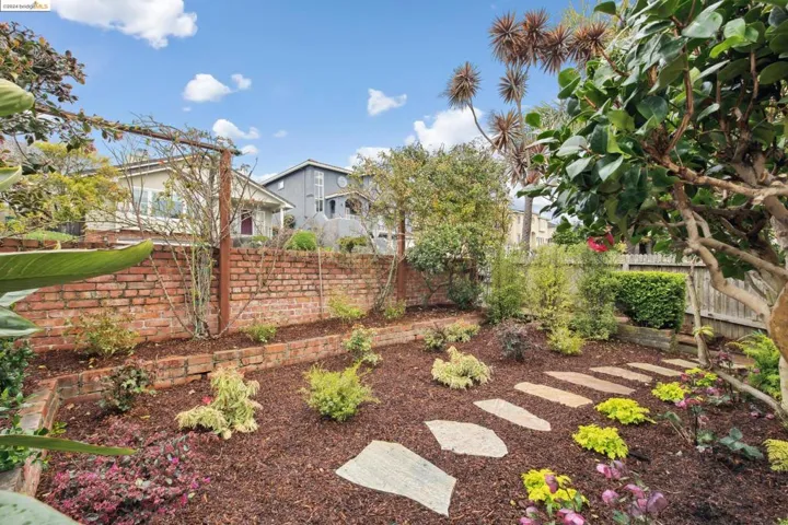 5057 Cochrane Avenue, Oakland, California 94618-2703