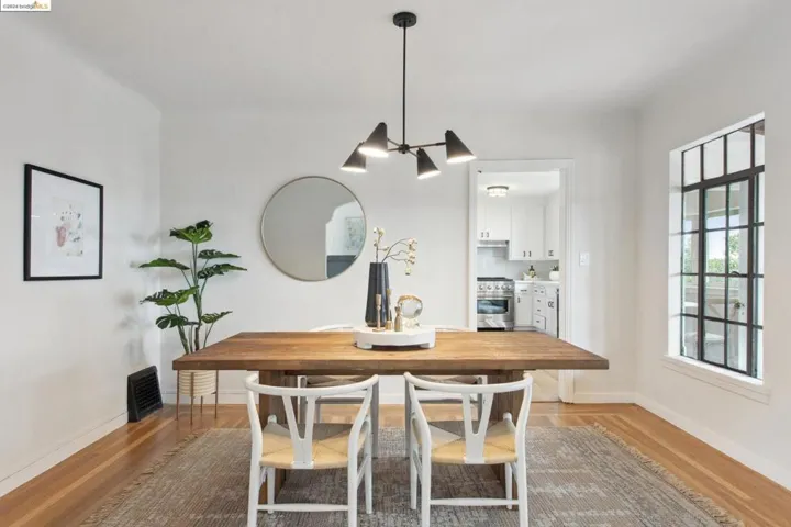 5057 Cochrane Avenue, Oakland, California 94618-2703