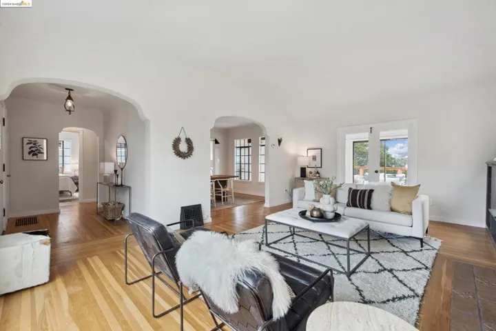 5057 Cochrane Avenue, Oakland, California 94618-2703