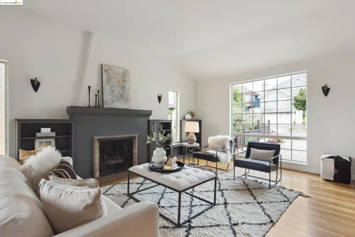 5057 Cochrane Avenue, Oakland, California 94618-2703