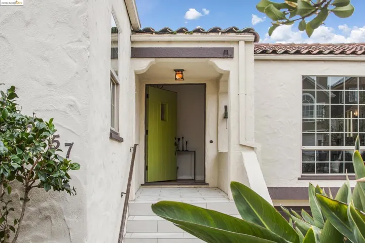5057 Cochrane Avenue, Oakland, California 94618-2703