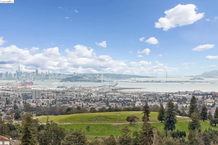 5057 Cochrane Avenue, Oakland, California 94618-2703
