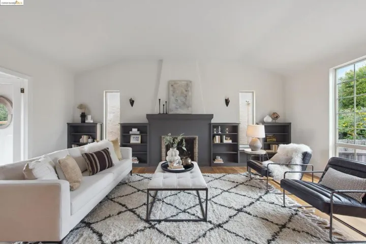 5057 Cochrane Avenue, Oakland, California 94618-2703