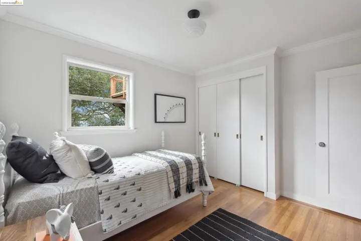 5057 Cochrane Avenue, Oakland, California 94618-2703