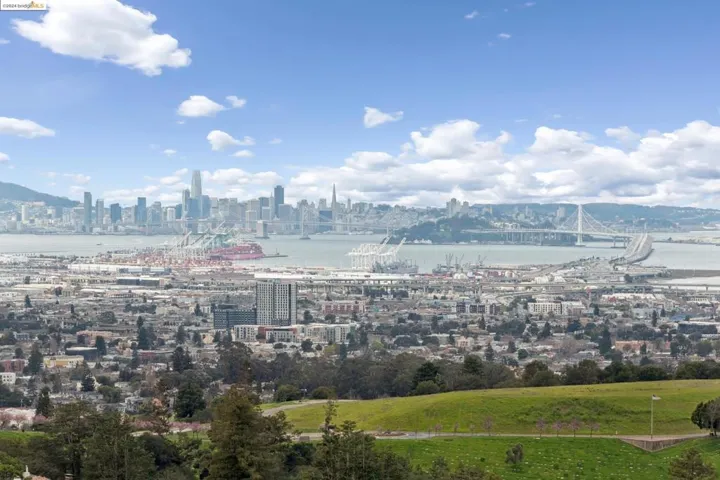 5057 Cochrane Avenue, Oakland, California 94618-2703