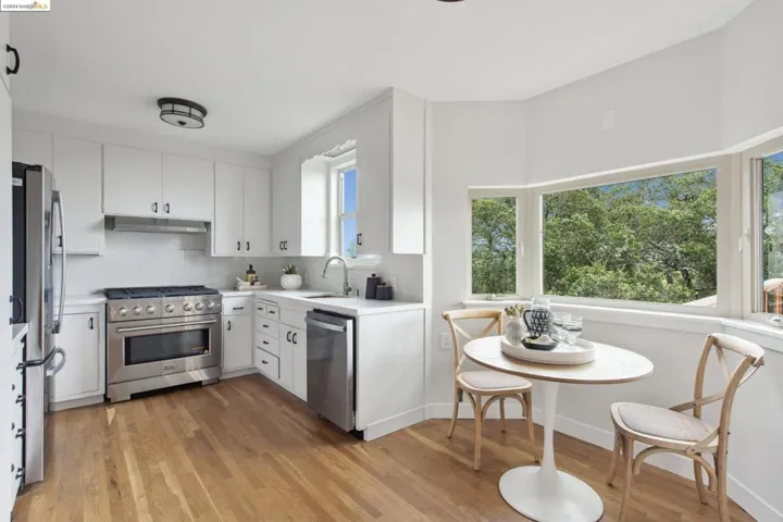 5057 Cochrane Avenue, Oakland, California 94618-2703