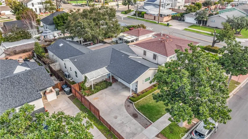 Extra long driveway with ample parking