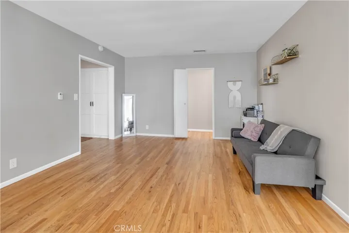 Spacious living room