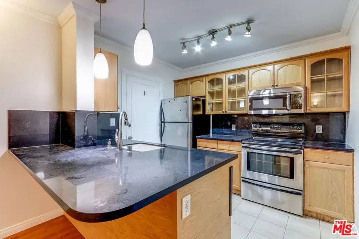 960 Larrabee Street 103, West Hollywood, California 90069