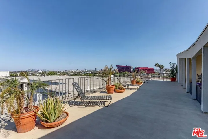 960 Larrabee Street 103, West Hollywood, California 90069