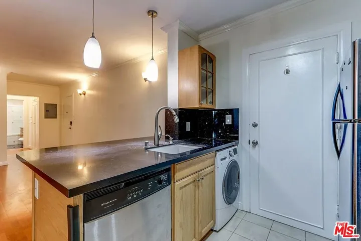 960 Larrabee Street 103, West Hollywood, California 90069