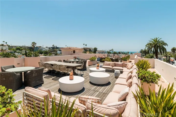Roof Top Deck with Amazing Ocean Views-BBQ and firepit