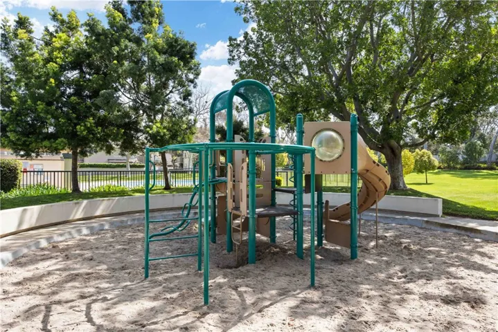 25 Echo Run 21, Irvine, California 92614