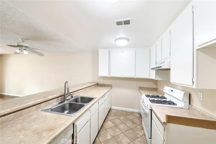 106 Tangelo 399, Irvine, California 92618