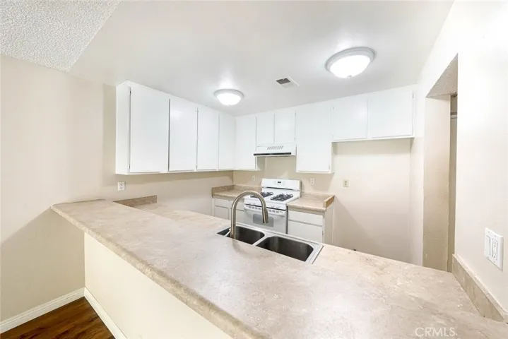 106 Tangelo 399, Irvine, California 92618