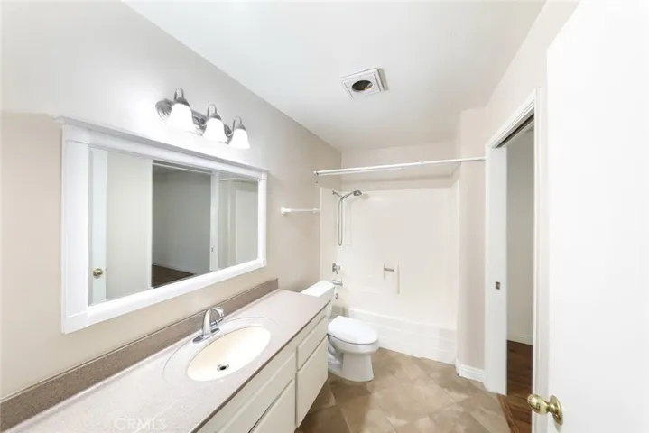 106 Tangelo 399, Irvine, California 92618