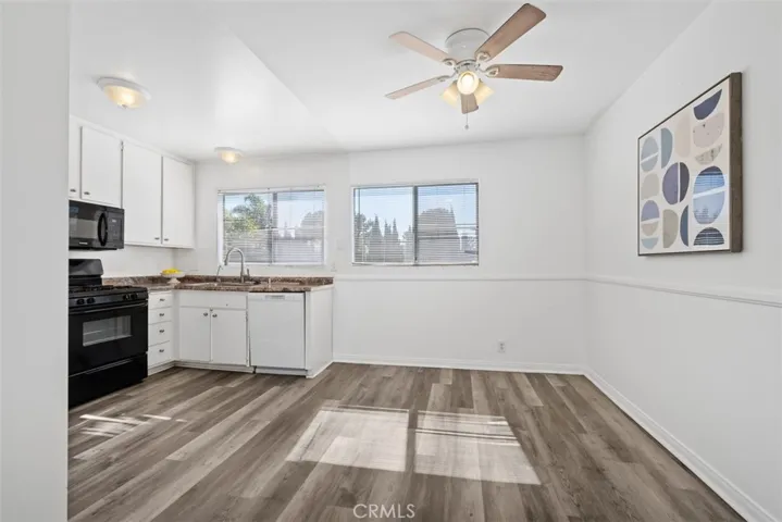 dining area off kitchen