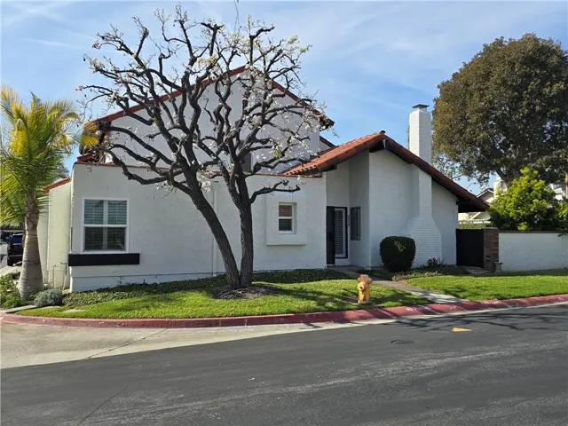 This 3 bedroom 2 bath end unit single family home is ready for you!
