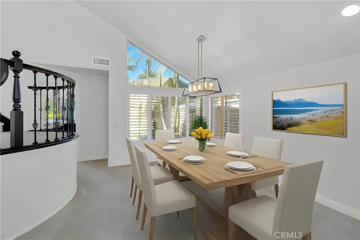 Virtually staged dining