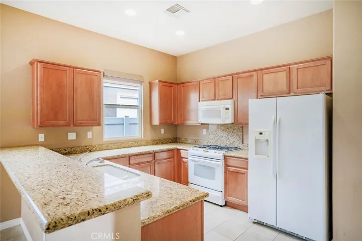 GRANITE KITCHEN COUNTERS WITH EATING BAR